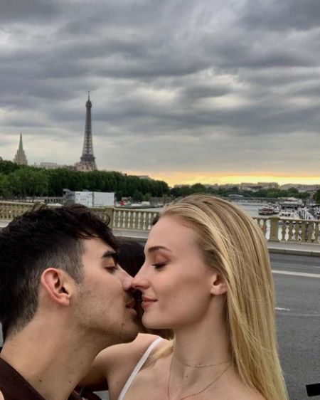 Joe Jonas and Sophie Turner takes an affectionate selfie in Paris